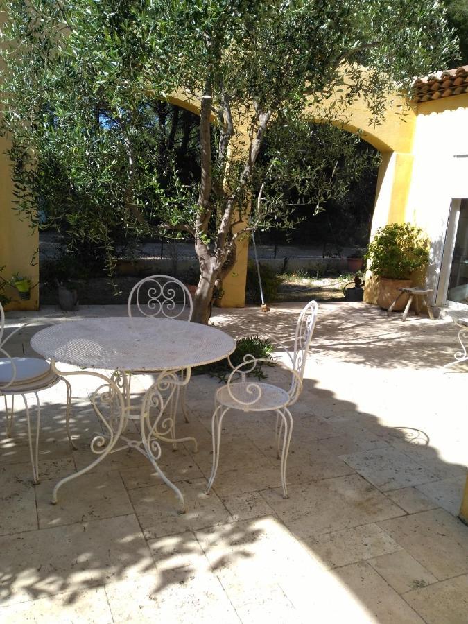 Chambres De La Terre Blanche Sanary-sur-Mer Bagian luar foto