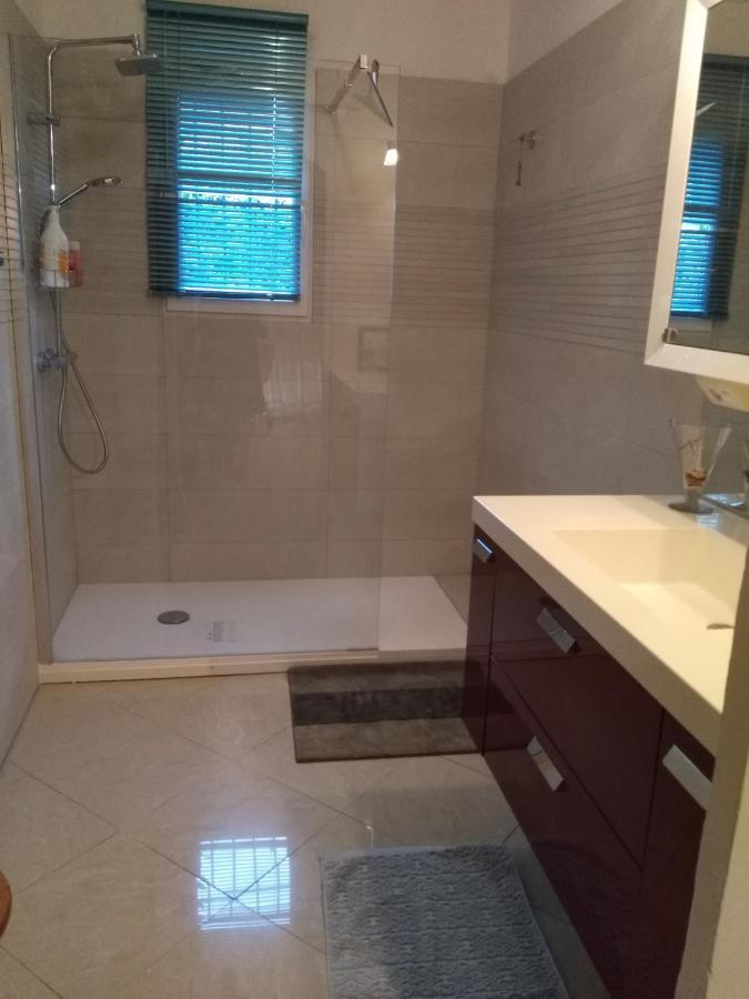 Chambres De La Terre Blanche Sanary-sur-Mer Bagian luar foto