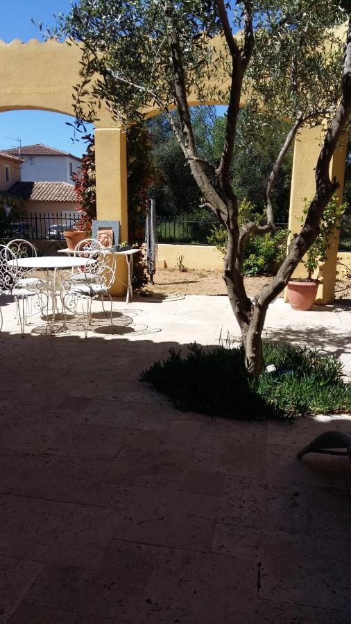 Chambres De La Terre Blanche Sanary-sur-Mer Bagian luar foto