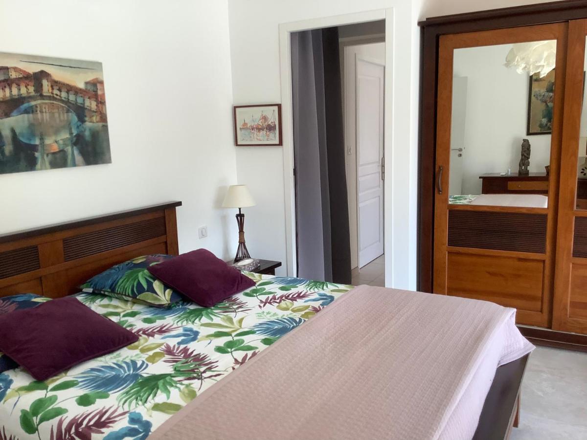 Chambres De La Terre Blanche Sanary-sur-Mer Bagian luar foto