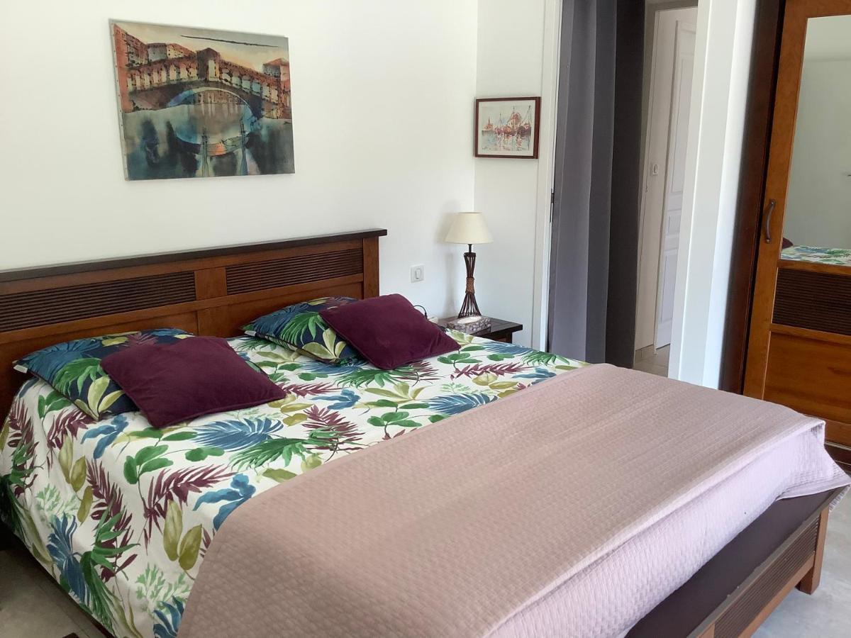 Chambres De La Terre Blanche Sanary-sur-Mer Bagian luar foto
