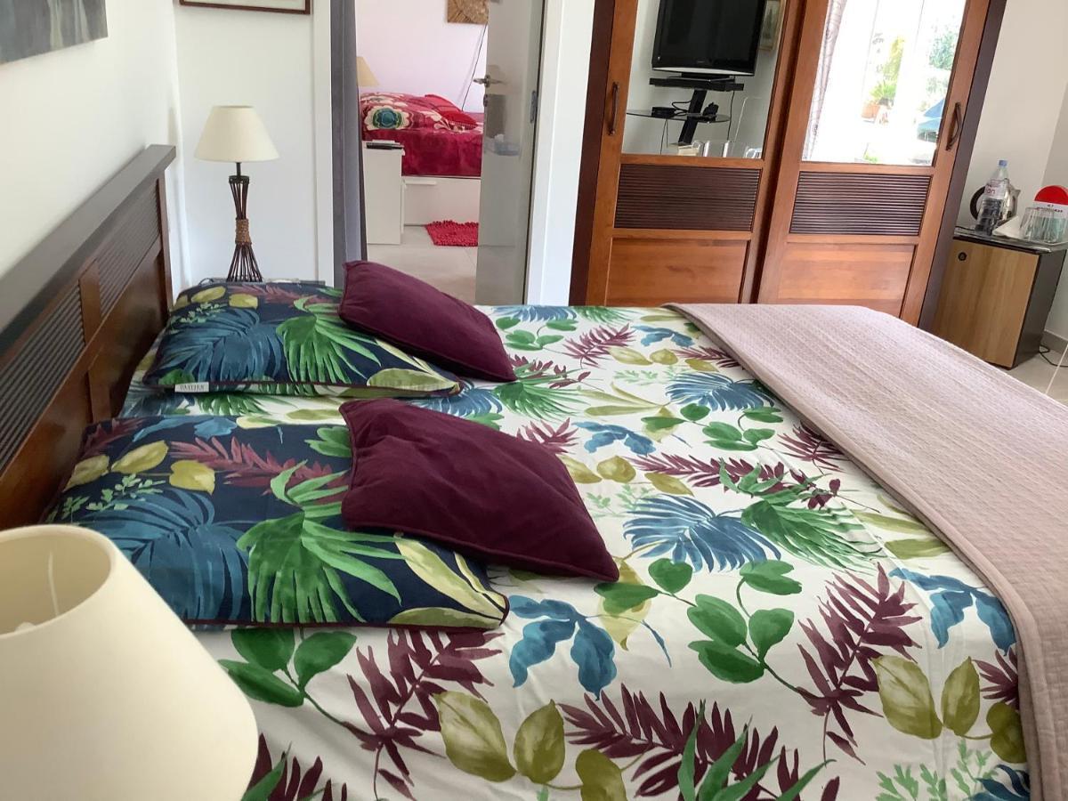 Chambres De La Terre Blanche Sanary-sur-Mer Bagian luar foto