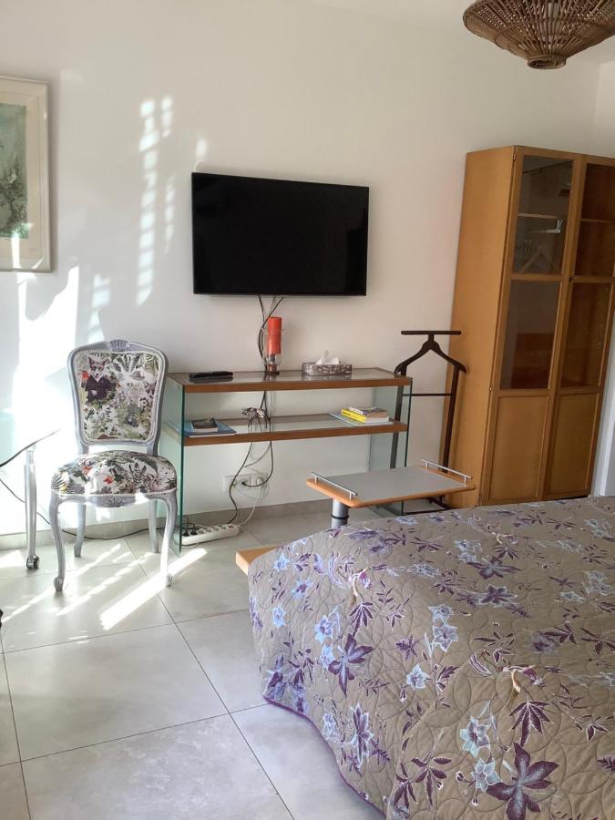Chambres De La Terre Blanche Sanary-sur-Mer Bagian luar foto